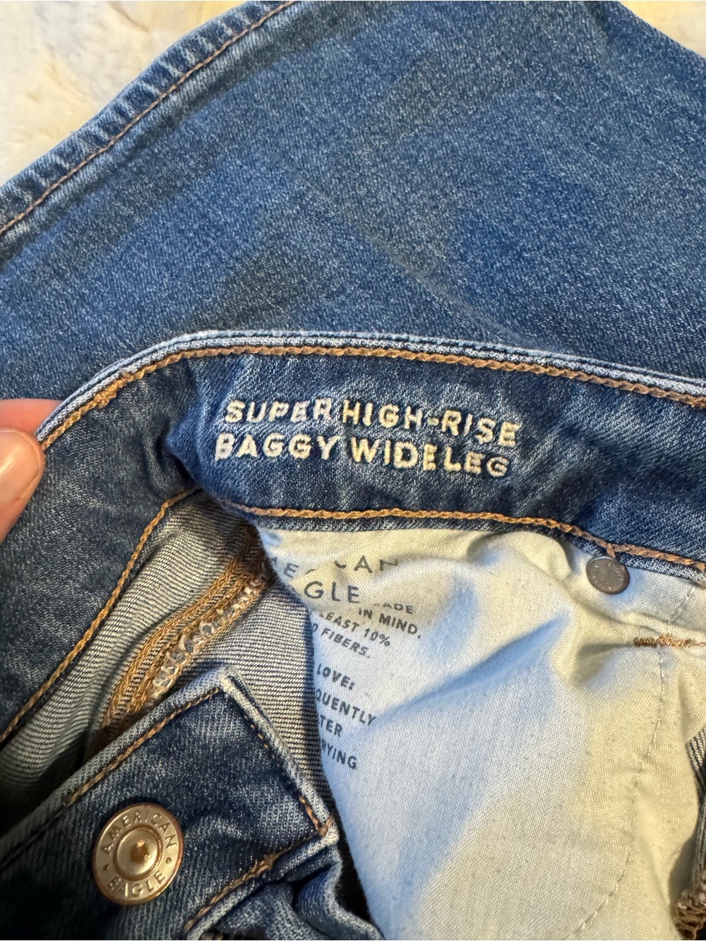 American Eagle Super High-Rise Baggy Wide Leg Distressed Jeans - Picture 3 of 5